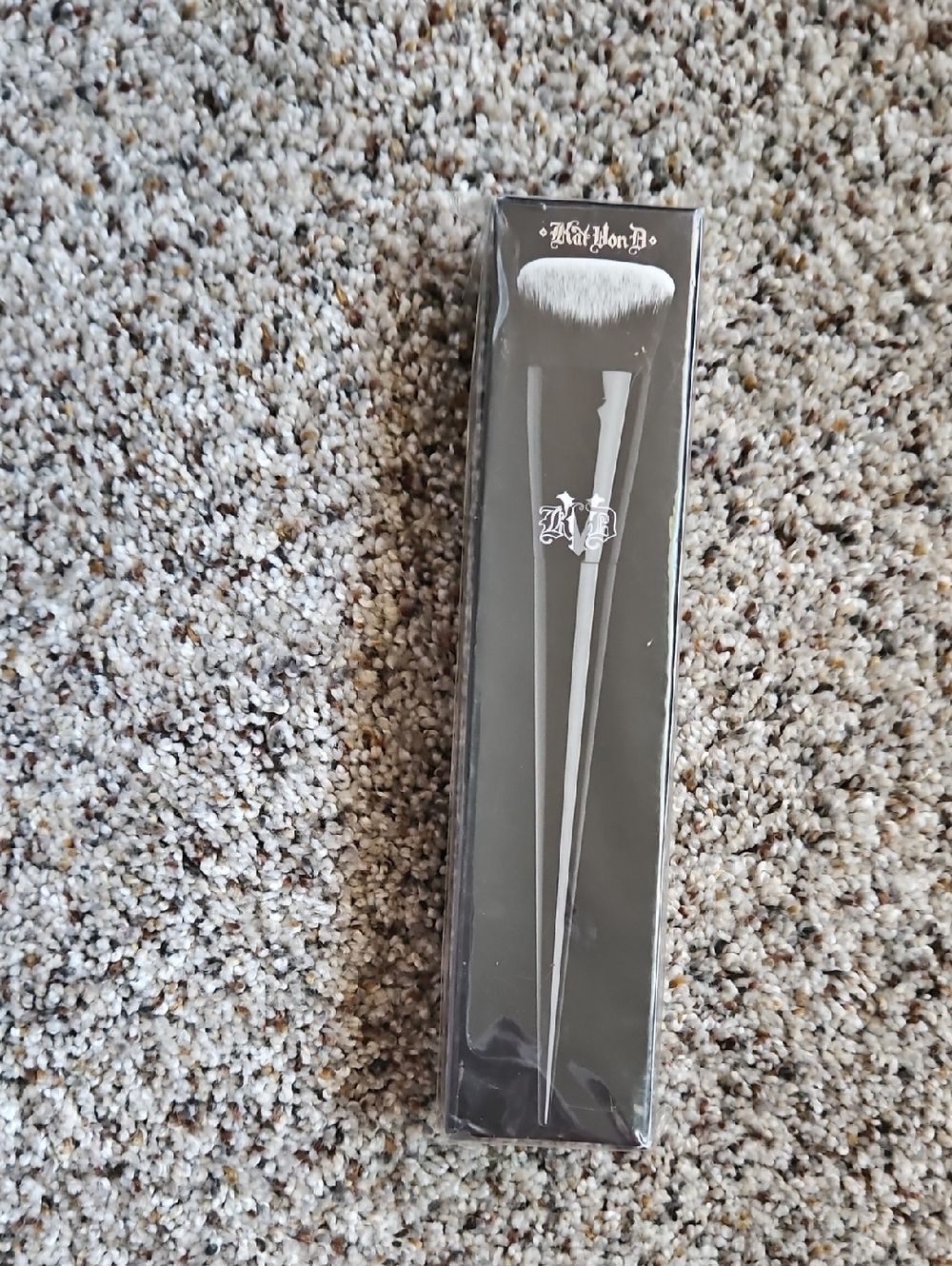 Kat Von D Black Lock-It Edge Foundation Brush 10 - Picture 2 of 5